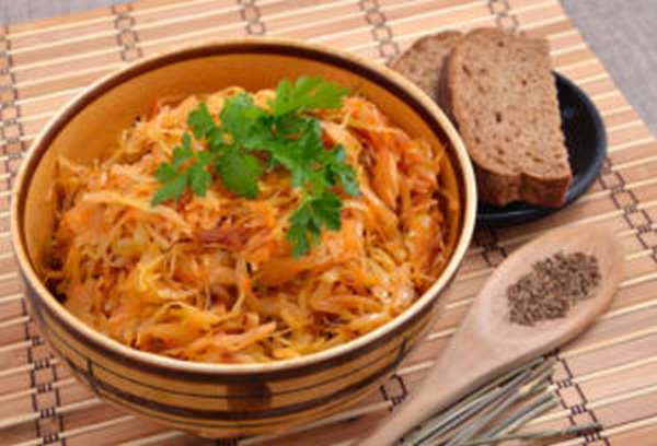 Чем полезна тушеная капуста и как вкусно ее приготовить