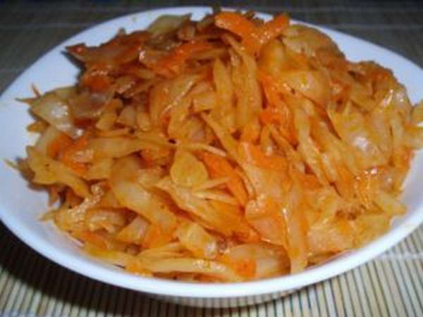 Чем полезна тушеная капуста и как вкусно ее приготовить