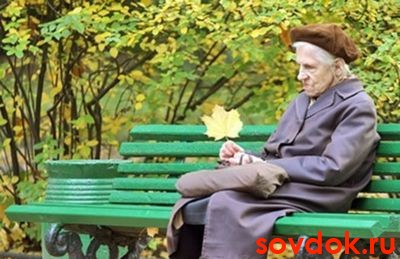 бабушка на скамейке