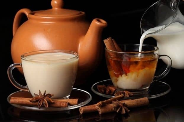 Чай с корицей и молоком