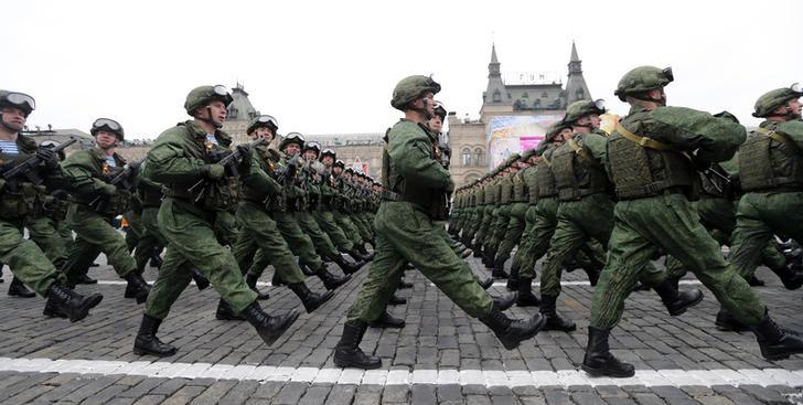 Марширующие солдаты